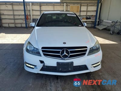 Piąte zdjęcie samochodu w środku: 2014 MERCEDES-BENZ C 250 VIN:WDDGF4HB9ER312563 - miniatura