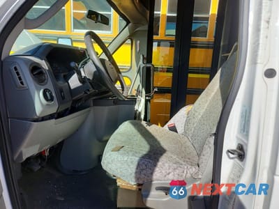 Zdjęcie 7 z 13 samochodu: 2010 FORD E350 SHUTTLE BUS VIN:1FDEE3FS6ADA58220 - miniatura
