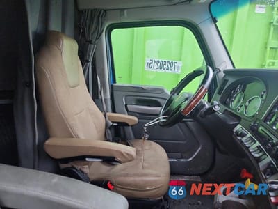 Piąte zdjęcie samochodu w środku: 2019 KENWORTH T680 SEMI TRUCK VIN:1XKYD49X1KJ282634 - miniatura