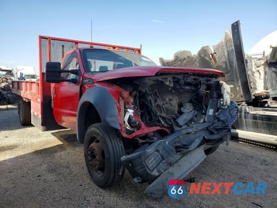 Czwarte zdjęcie samochodu z boku: 2014 FORD F550 SUPER DUTY FLATBED TRUCK VIN:1FDUF5GYXEEA43047 - miniatura