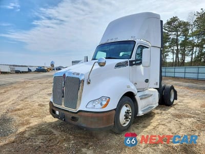 Drugie zdjęcie samochodu z przodu: 2014 KENWORTH T680 SEMI TRUCK VIN:1XKYA48X4EJ403042 - miniatura