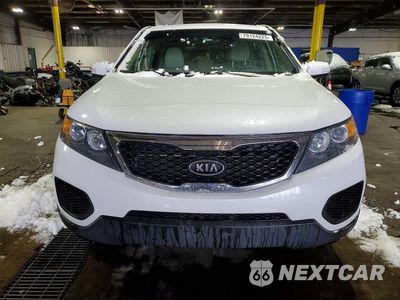 Piąte zdjęcie samochodu w środku: 2013 KIA SORENTO LX VIN:5XYKTCA65DG424116 - miniatura