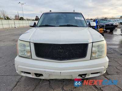 Piąte zdjęcie samochodu w środku: 2004 CADILLAC ESCALADE LUXURY VIN:1GYEK63N64R295238 - miniatura