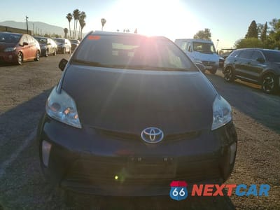 Piąte zdjęcie samochodu w środku: 2015 TOYOTA PRIUS TWO VIN:JTDKN3DU1F0458454 - miniatura