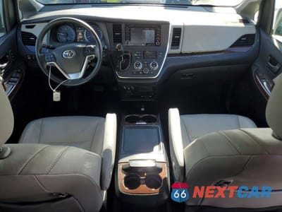Zdjęcie 8 z 14 samochodu: 2019 TOYOTA SIENNA VIN:5TDYZ3DC6KS988173 - miniatura