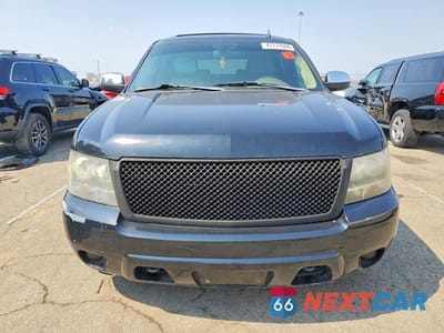 Piąte zdjęcie samochodu w środku: 2011 CHEVROLET TAHOE K1500 LT VIN:1GNSKBE06BR186723 - miniatura