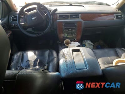 Zdjęcie 8 z 13 samochodu: 2014 CHEVROLET SUBURBAN C1500 LT VIN:1GNSCJE01ER198337 - miniatura