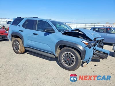 Czwarte zdjęcie samochodu z boku: 2025 TOYOTA 4RUNNER TRD OFF-ROAD PREMIUM HV VIN:JTEVB5BRXS5012361 - miniatura