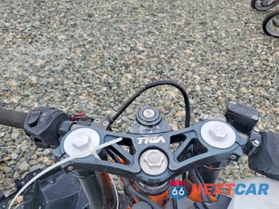 Zdjęcie 7 z 10 samochodu: 2015 KTM 390 DUKE VIN:MD2JYJ404FC215590 - miniatura