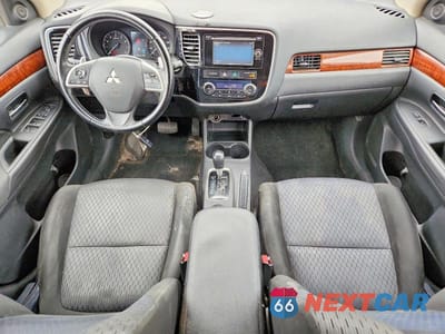 Zdjęcie 8 z 13 samochodu: 2014 MITSUBISHI OUTLANDER GT VIN:JA4JZ4AX2EZ007817 - miniatura