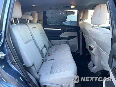 Zdjęcie 6 z 10 samochodu: 2019 TOYOTA HIGHLANDER LE VIN:5TDZZRFH6KS367791 - miniatura