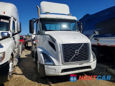 2019 VOLVO VNR SEMI TRUCK 4V4W19DF2KN217893 - główne zdjęcie licytacji z USA - miniatura