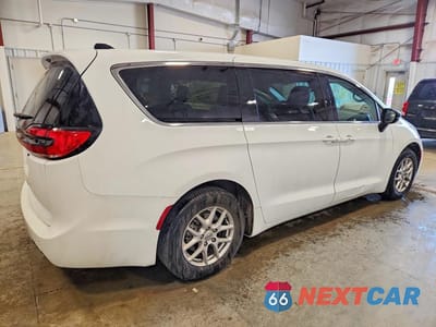 Trzecie zdjęcie samochodu z tyłu: 2024 CHRYSLER PACIFICA TOURING L VIN:2C4RC1BGXRR168066 - miniatura