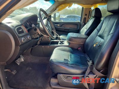 Zdjęcie 7 z 12 samochodu: 2007 CHEVROLET SUBURBAN K2500 VIN:3GNGK26K17G141766 - miniatura