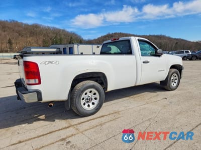 Trzecie zdjęcie samochodu z tyłu: 2010 GMC SIERRA K1500 VIN:1GTPKTE04AZ265679 - miniatura