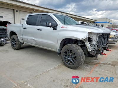 Czwarte zdjęcie samochodu z boku: 2022 CHEVROLET SILVERADO K1500 LT TRAIL BOSS VIN:3GCUDFED0NG574332 - miniatura