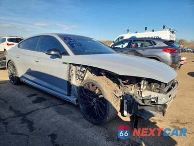 Czwarte zdjęcie samochodu z boku: 2019 AUDI RS5 VIN:WUABWCF5XKA904403 - miniatura