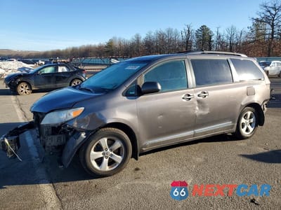 2017 TOYOTA SIENNA LE 5TDKZ3DC1HS808029 - główne zdjęcie licytacji z USA - miniatura
