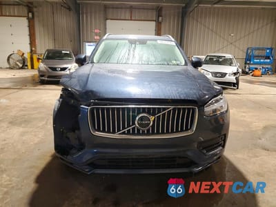 Piąte zdjęcie samochodu w środku: 2020 VOLVO XC90 T6 MOMENTUM VIN:YV4A22PKXL1554398 - miniatura