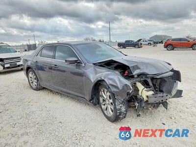 Czwarte zdjęcie samochodu z boku: 2021 CHRYSLER 300 TOURING VIN:2C3CCARG6MH529565 - miniatura