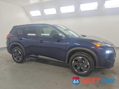 Czwarte zdjęcie samochodu z boku: 2026 NISSAN ROGUE SV VIN:5N1BT3BA7TC683899 - miniatura