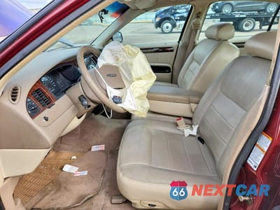 Zdjęcie 7 z 12 samochodu: 2000 LINCOLN TOWN CAR SIGNATURE VIN:1LNHM82W1YY794281 - miniatura