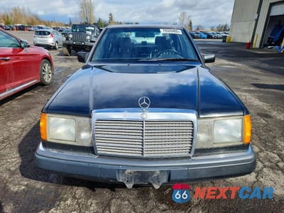 Piąte zdjęcie samochodu w środku: 1993 MERCEDES-BENZ 300 E 2.8 VIN:WDBEA28E4PB858079 - miniatura