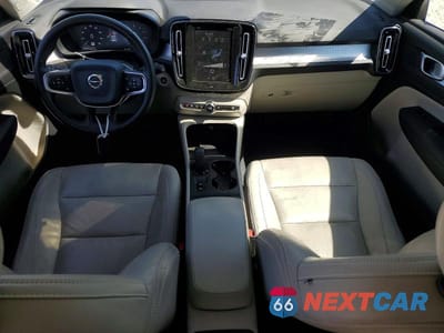 Zdjęcie 8 z 12 samochodu: 2020 VOLVO XC40 T5 MOMENTUM VIN:YV4162UK3L2299063 - miniatura