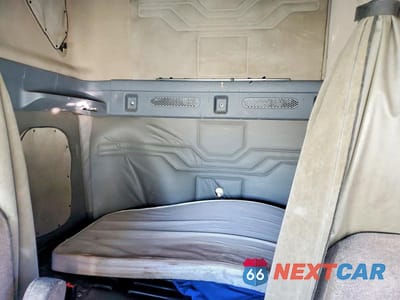 Zdjęcie 6 z 10 samochodu: 2013 FREIGHTLINER CASCADIA SEMI TRUCK VIN:1FUJGLDR5DLBA7177 - miniatura