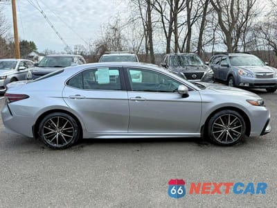 Piąte zdjęcie samochodu w środku: 2024 TOYOTA CAMRY HYBRID SE VIN:4T1G31AK3RU071397 - miniatura