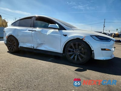 Czwarte zdjęcie samochodu z boku: 2023 TESLA MODEL X VIN:7SAXCBE5XPF385023 - miniatura
