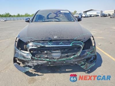 Piąte zdjęcie samochodu w środku: 2019 MERCEDES-BENZ E 300 VIN:WDDZF4JB8KA631689 - miniatura