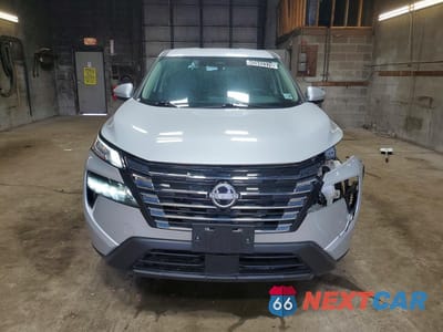 Piąte zdjęcie samochodu w środku: 2025 NISSAN ROGUE SV VIN:5N1BT3BBXSC802309 - miniatura