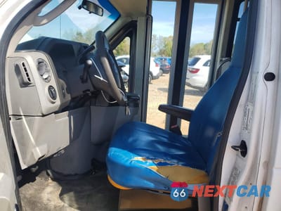 Zdjęcie 7 z 13 samochodu: 2016 FORD ECONOLINE E350 SUPER DUTY CUTAWAY VAN VIN:1FDEE3FL3GDC17065 - miniatura