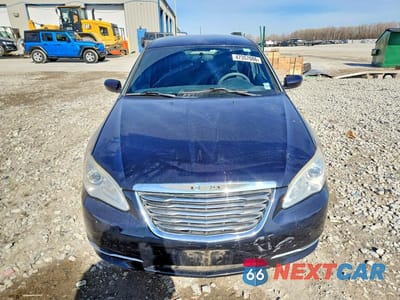 Piąte zdjęcie samochodu w środku: 2012 CHRYSLER 200 LX VIN:1C3CCBAB5CN282311 - miniatura