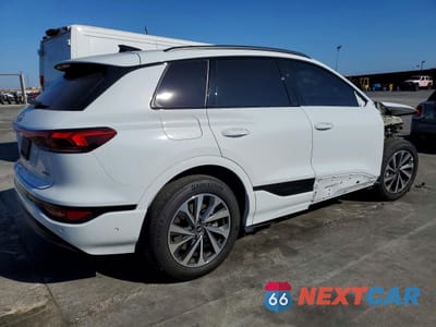 Trzecie zdjęcie samochodu z tyłu: 2025 AUDI Q6 E-TRON PREMIUM VIN:WA114BGF0SA041525 - miniatura