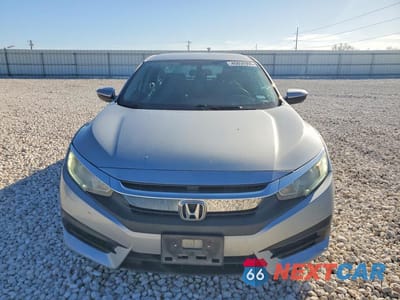 Piąte zdjęcie samochodu w środku: 2018 HONDA CIVIC LX VIN:19XFC2F57JE042349 - miniatura