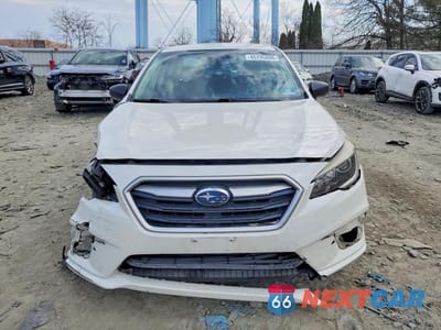 Piąte zdjęcie samochodu w środku: 2019 SUBARU LEGACY 2.5I VIN:4S3BNAB67K3008132 - miniatura