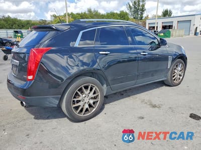Trzecie zdjęcie samochodu z tyłu: 2013 CADILLAC SRX PERFORMANCE COLLECTION VIN:3GYFNDE37DS648062 - miniatura
