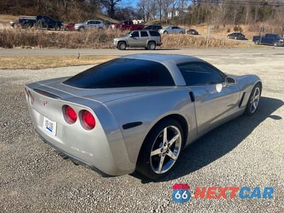 Czwarte zdjęcie samochodu z boku: 2005 CHEVROLET CORVETTE VIN:1G1YY24U355100830 - miniatura