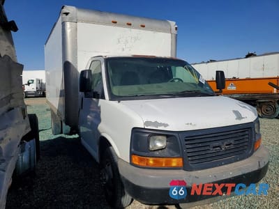 Czwarte zdjęcie samochodu z boku: 2008 GMC SAVANA BOX TRUCK VIN:1GDJG31C281909627 - miniatura