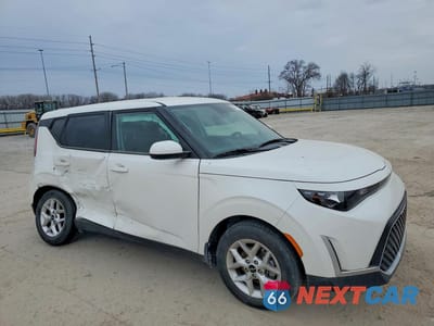 Czwarte zdjęcie samochodu z boku: 2024 KIA SOUL LX VIN:KNDJ23AU1R7912674 - miniatura