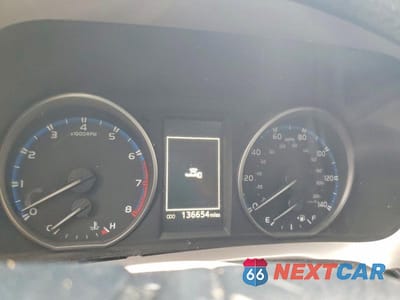 Zdjęcie 9 z 12 samochodu: 2018 TOYOTA RAV4 XLE VIN:JTMRFREV2JJ178048 - miniatura