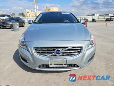 Piąte zdjęcie samochodu w środku: 2013 VOLVO S60 T5 VIN:YV1612FH7D2173521 - miniatura