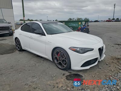Czwarte zdjęcie samochodu z boku: 2023 ALFA ROMEO GIULIA TI VIN:ZARFAMBNXP7668838 - miniatura