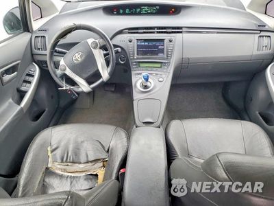 Zdjęcie 8 z 11 samochodu: 2011 TOYOTA PRIUS FOUR VIN:JTDKN3DU2B0258032 - miniatura