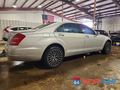 Trzecie zdjęcie samochodu z tyłu: 2010 MERCEDES-BENZ S 550 4MATIC VIN:WDDNG8GBXAA312755 - miniatura