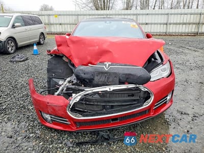 Piąte zdjęcie samochodu w środku: 2015 TESLA MODEL S P85D VIN:5YJSA1H47FF084055 - miniatura
