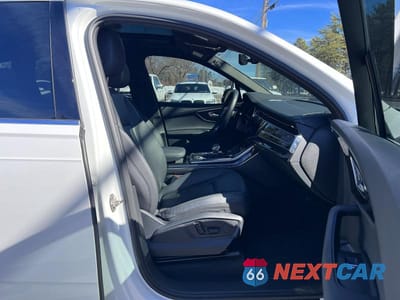 Piąte zdjęcie samochodu w środku: 2023 AUDI Q7 PREMIUM VIN:WA1ACBF70PD010097 - miniatura