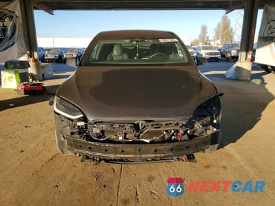 Piąte zdjęcie samochodu w środku: 2018 TESLA MODEL X VIN:5YJXCAE24JF123616 - miniatura